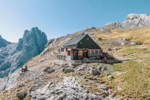 Refugio de Montaña Diego Mella / Collado Jermoso1