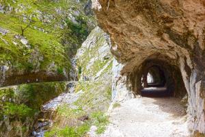 Ruta del Cares: "Espeleoaventura"0