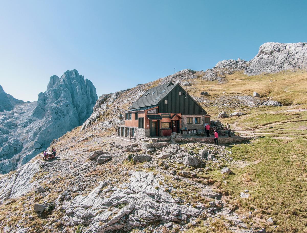 Refugio de Montaña Diego Mella / Collado Jermoso1