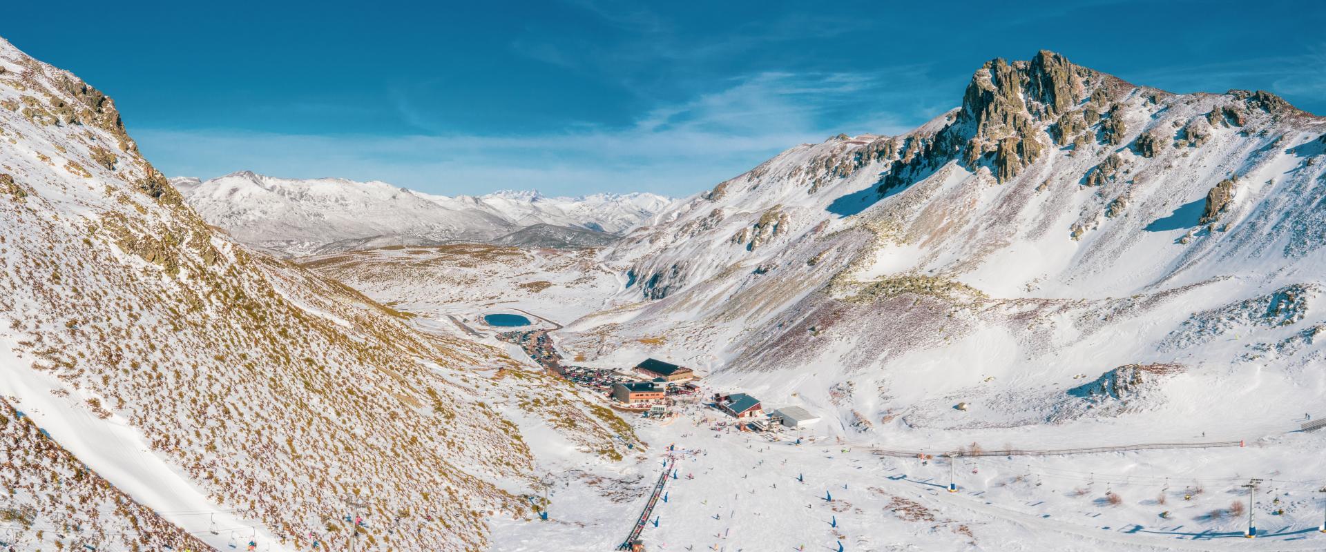 Raquetas de nieve, una buena opción de montaña - San Isidro Estación  Invernal y de Montaña